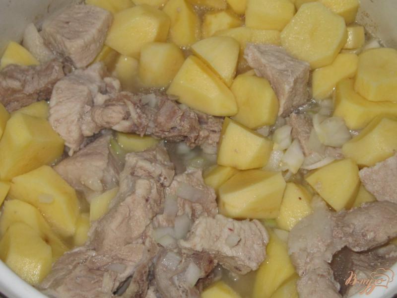 Фото приготовление рецепта: Рагу из свинины с картофелем шаг №6