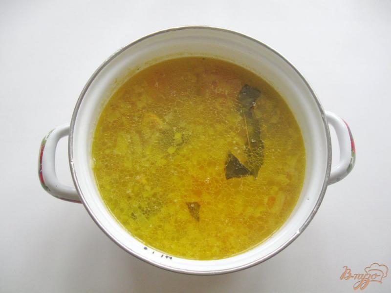 Фото приготовление рецепта: Суп с горбушей и пшеном шаг №5
