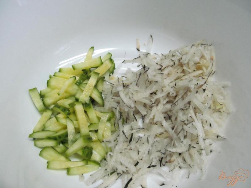 Фото приготовление рецепта: Салат с помело и редькой шаг №1
