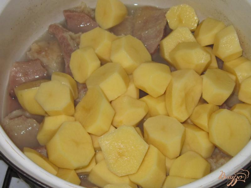 Фото приготовление рецепта: Рагу из говядины с картофелем шаг №4