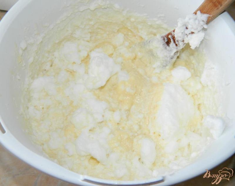 Фото приготовление рецепта: Творожный бисквит для торта шаг №3