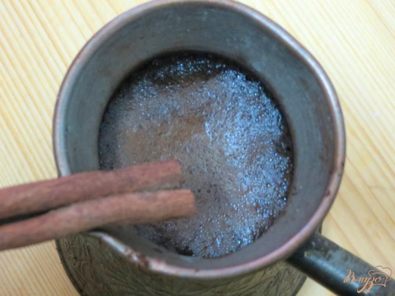 Фото приготовление рецепта: Пряный кофе с мёдом шаг №3