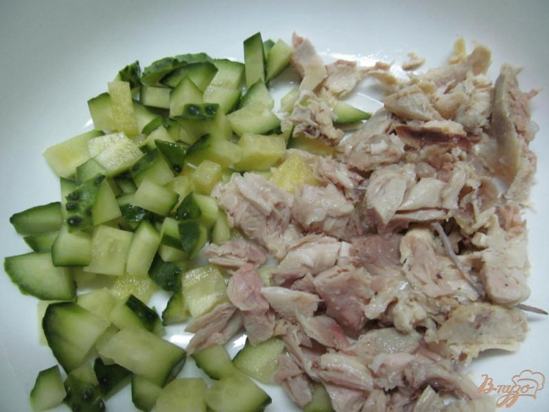 Фото приготовление рецепта: Салат с соусом из редьки шаг №1