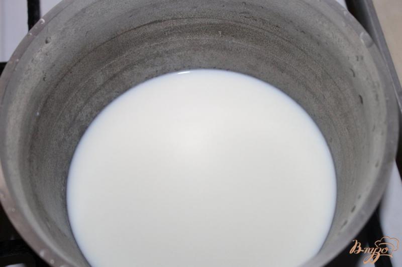 Фото приготовление рецепта: Овсянка на молоке с мармеладом шаг №1