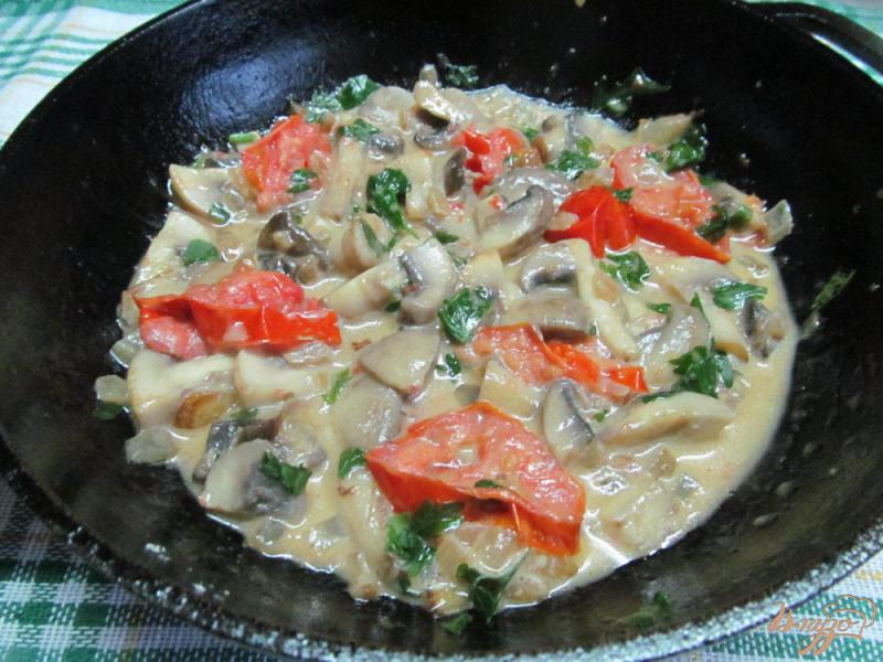 Фото приготовление рецепта: Грибной соус с помидором шаг №4