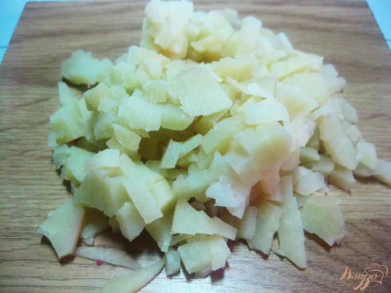 Фото приготовление рецепта: Венигрет с фасолью и яблоком шаг №4