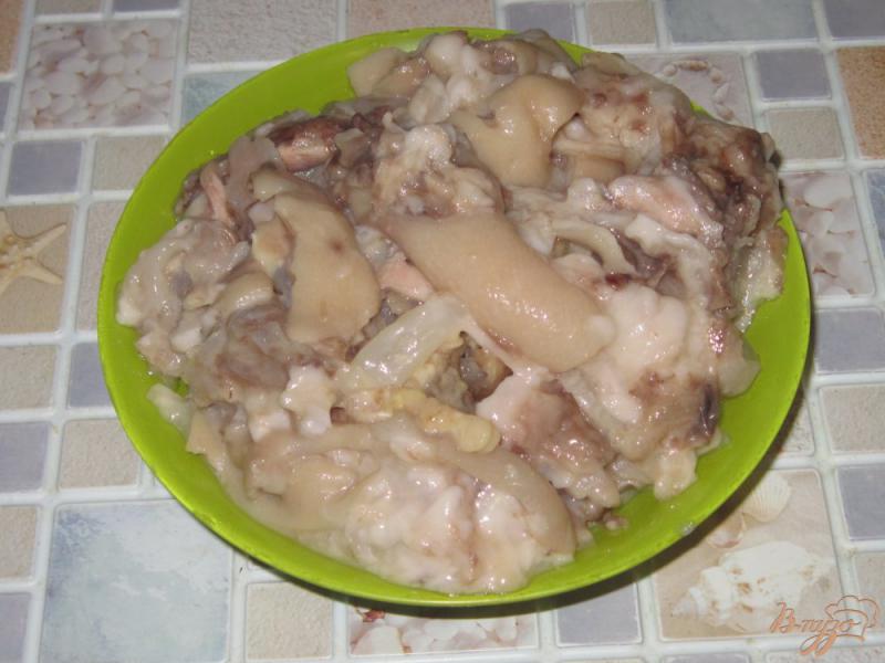 Фото приготовление рецепта: Холодец из свиных ножек и утиных лапок шаг №7
