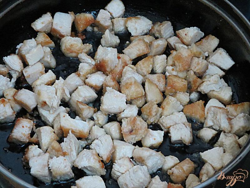Фото приготовление рецепта: Жульен с грибами и куриным филе шаг №3