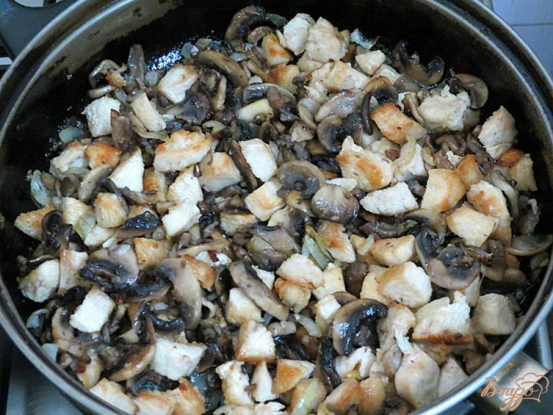 Фото приготовление рецепта: Жульен с грибами и куриным филе шаг №6
