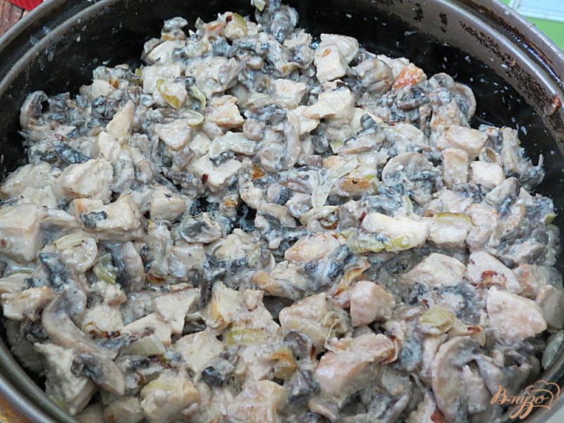 Фото приготовление рецепта: Жульен с грибами и куриным филе шаг №9