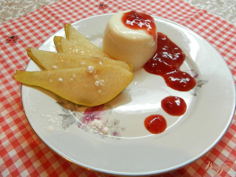 Фото приготовление рецепта: Панакота с клубничным соусом шаг №5