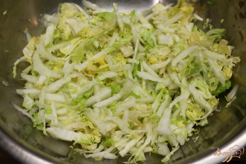 Фото приготовление рецепта: Салат с шампиньонами и сыром шаг №3