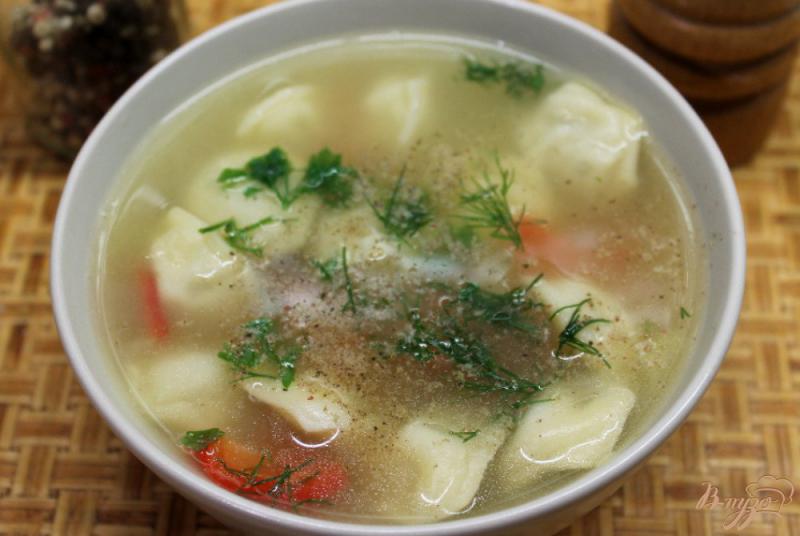 Фото приготовление рецепта: Овощной суп с пельменями шаг №6
