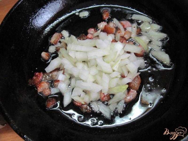 Фото приготовление рецепта: Яичный пирог с грибами и лавашем шаг №2