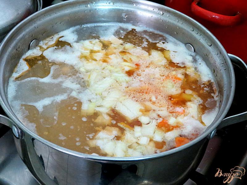 Фото приготовление рецепта: Сливочный суп с лососем. шаг №2