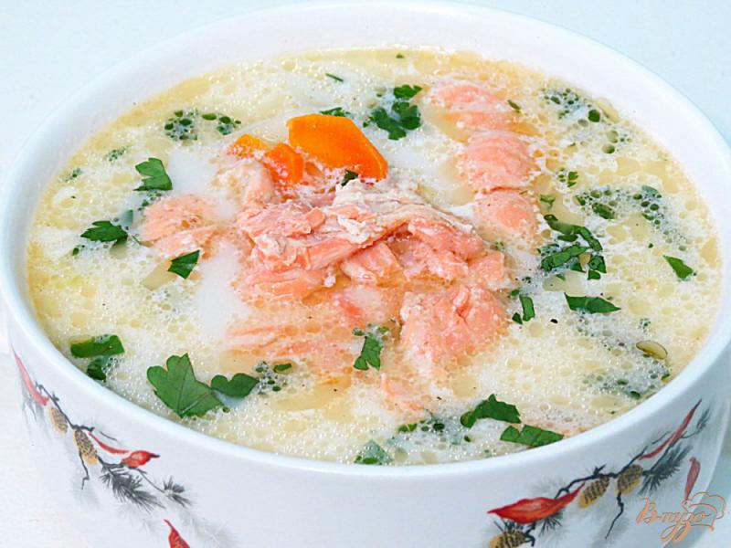 Фото приготовление рецепта: Сливочный суп с лососем. шаг №8