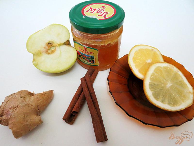 Фото приготовление рецепта: Чай с имбирём, лимоном, корицей и яблоком шаг №1