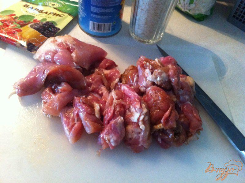 Фото приготовление рецепта: Плов из куриного филе и помидор шаг №3