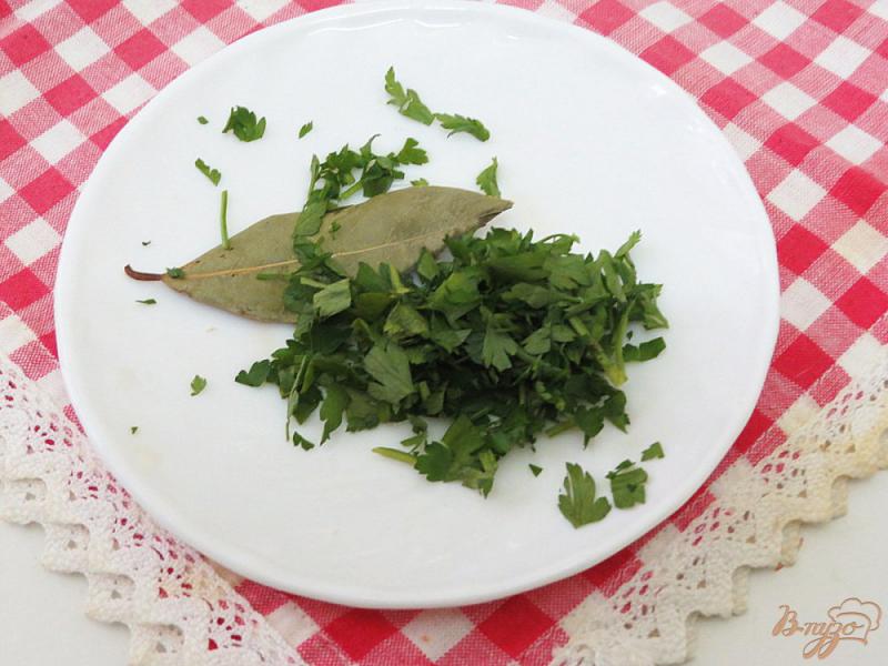 Фото приготовление рецепта: Щи со свежей капустой и фрикадельками шаг №9