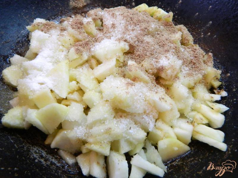 Фото приготовление рецепта: Венский штрудель с яблоками шаг №5
