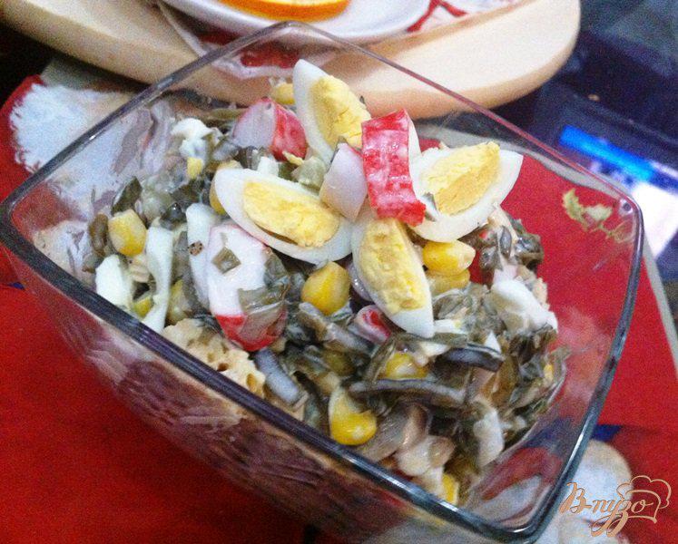 Фото приготовление рецепта: Салат из морской капусты и маринованной спаржи шаг №7