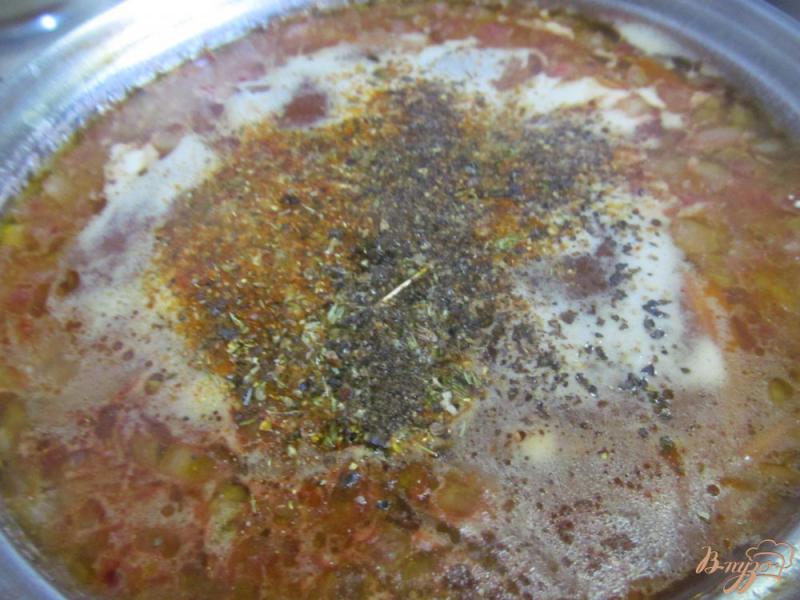 Фото приготовление рецепта: Свекольный суп с соленым огурцом шаг №7