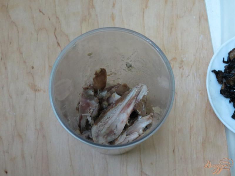 Фото приготовление рецепта: Тарталетки с курицей и грибами шаг №2