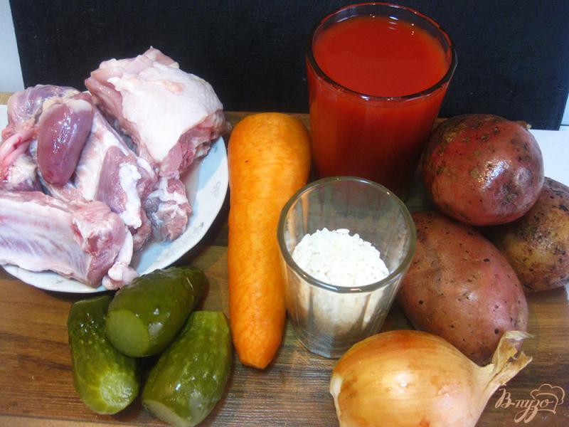 Фото приготовление рецепта: Рассольник с свиными ребрышками и куриными сердечками шаг №1