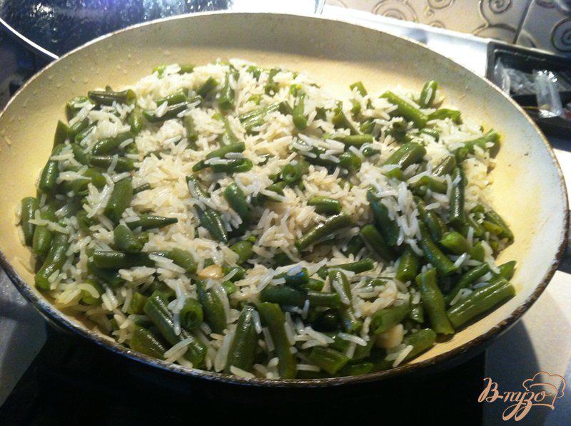 Фото приготовление рецепта: Рис со спаржевой фасолью на гарнир шаг №6