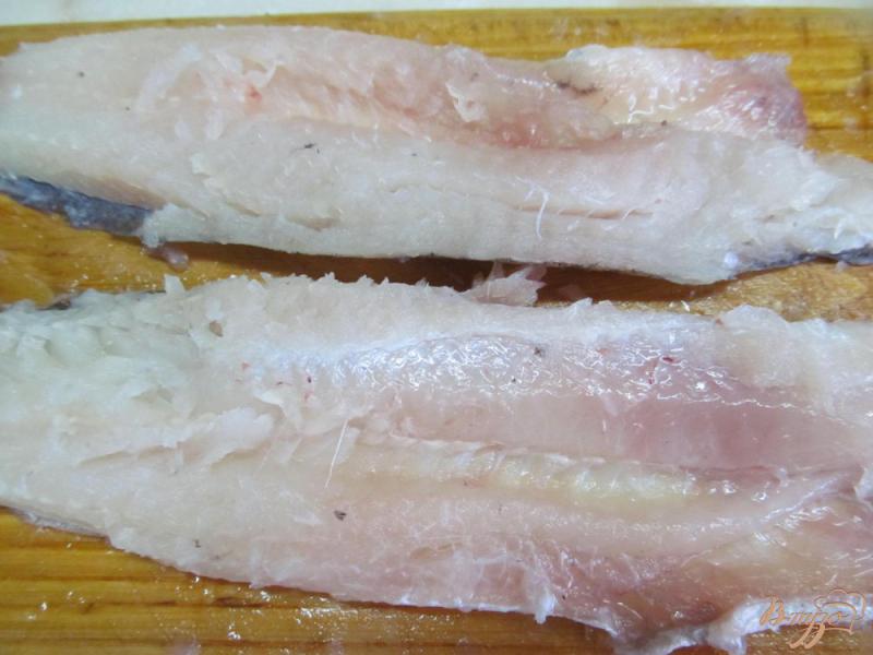 Фото приготовление рецепта: Рыба с рисом в горшочке шаг №2