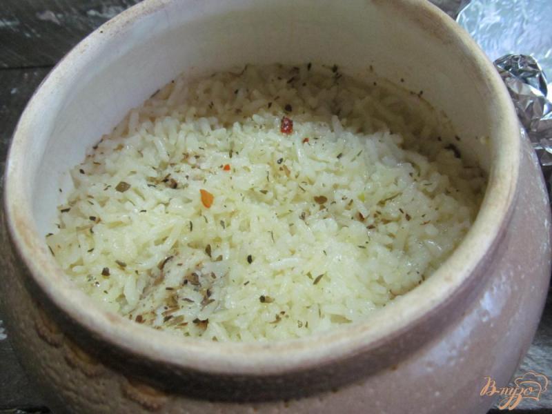 Фото приготовление рецепта: Рыба с рисом в горшочке шаг №10