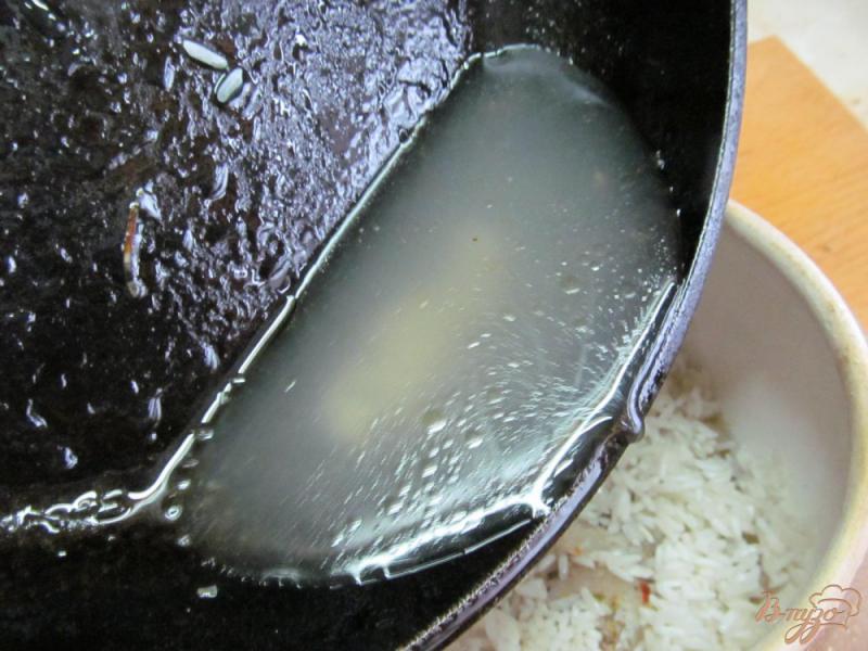Фото приготовление рецепта: Рыба с рисом в горшочке шаг №7