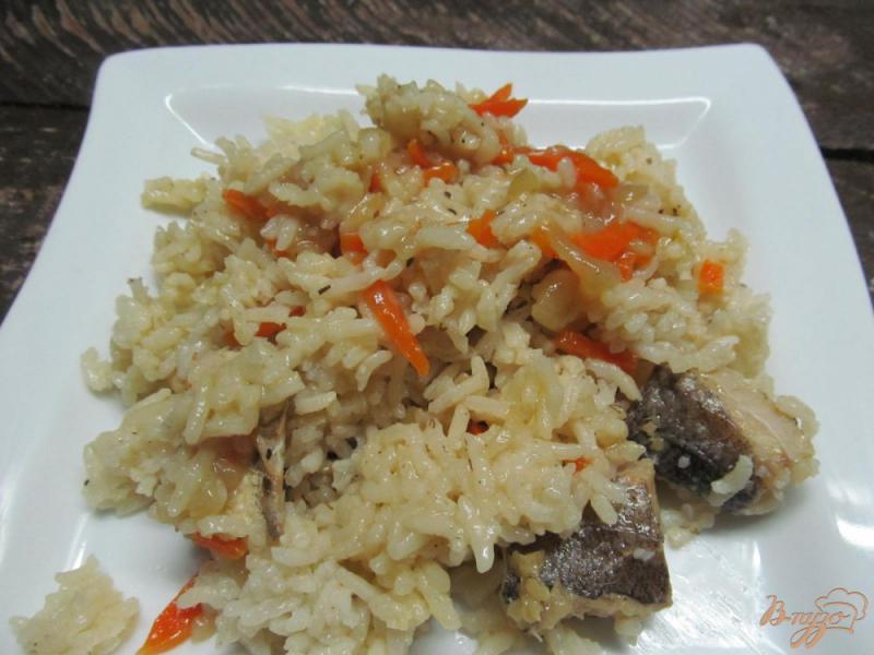 Фото приготовление рецепта: Рыба с рисом в горшочке шаг №11