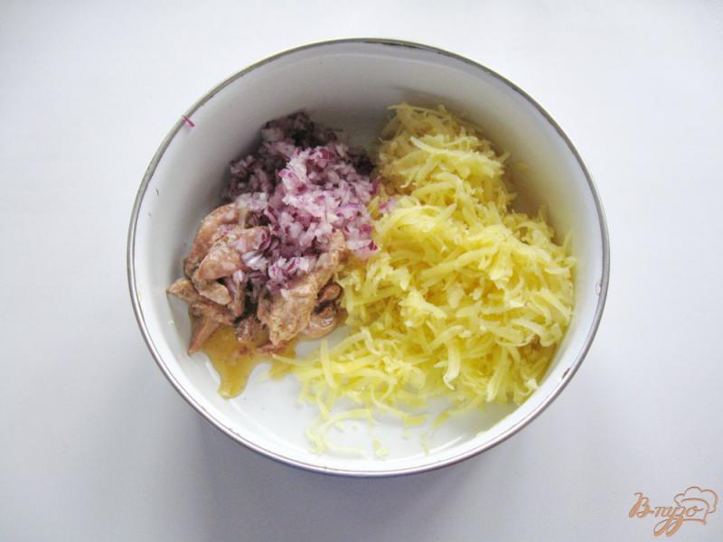 Фото приготовление рецепта: Салат из печени минтая «Танк» шаг №3