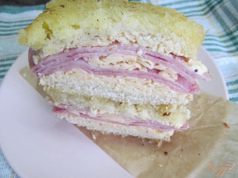 Фото приготовление рецепта: Сэндвич крок месье шаг №12
