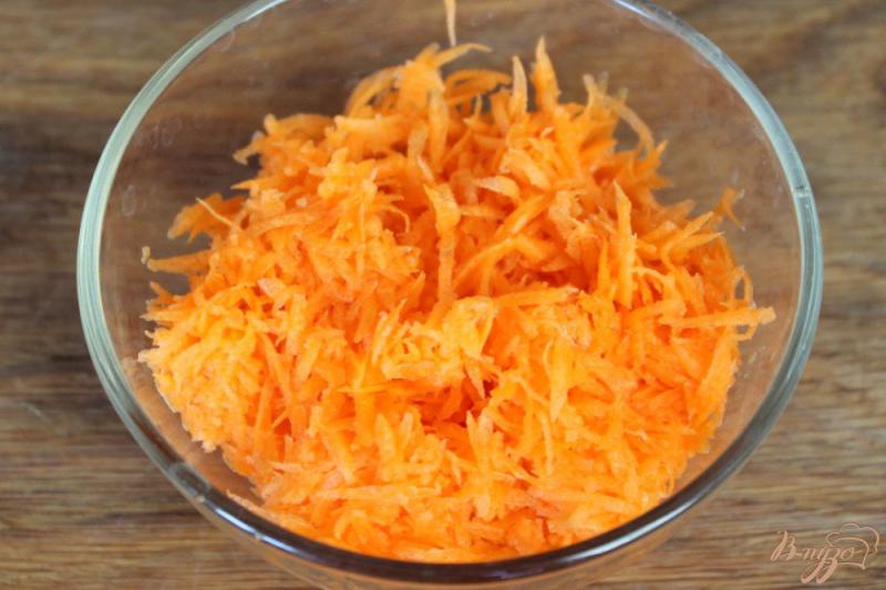 Фото приготовление рецепта: Морковный салат с адыгейским сыром и медом шаг №1