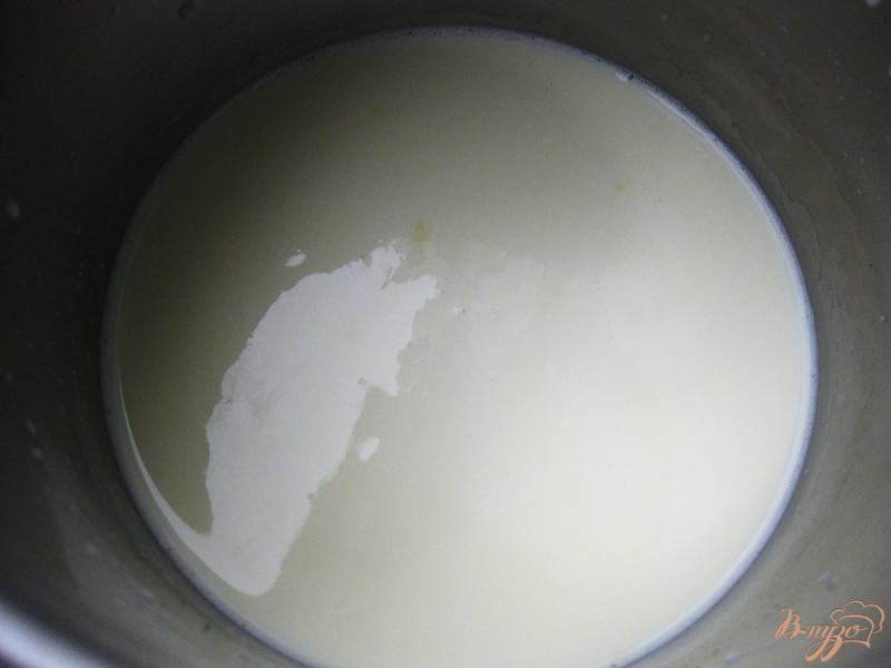 Фото приготовление рецепта: Молочный кисель с шоколадной стружкой шаг №3