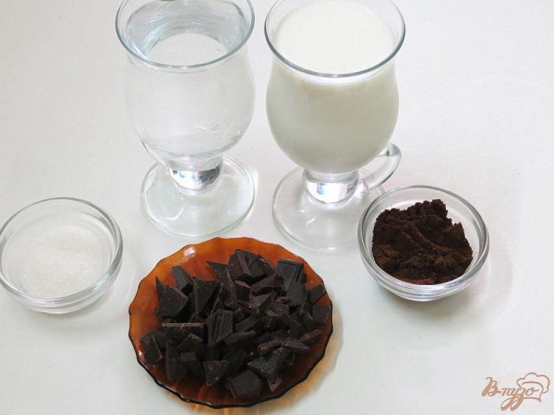 Фото приготовление рецепта: Кофе с шоколадом и молоком шаг №1