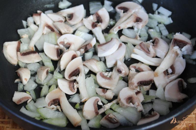 Фото приготовление рецепта: Свекольный салат с шампиньонами шаг №1