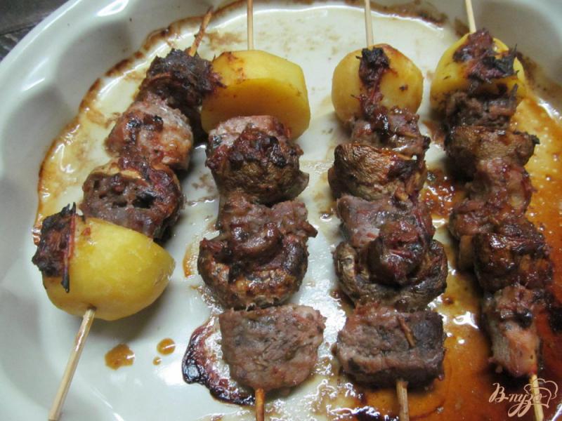 Фото приготовление рецепта: Шашлык из свинины с грибами и картофелем шаг №5