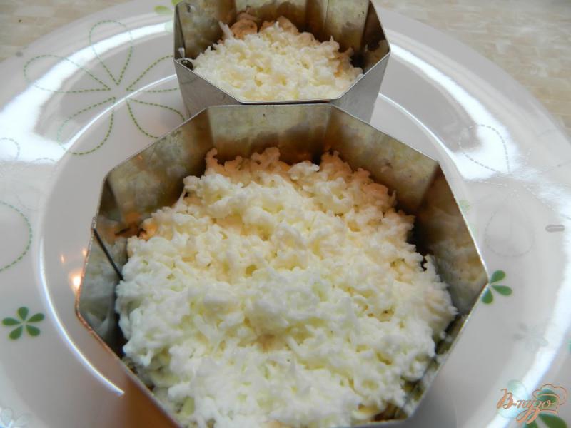 Фото приготовление рецепта: Праздничный крабовый салат шаг №5