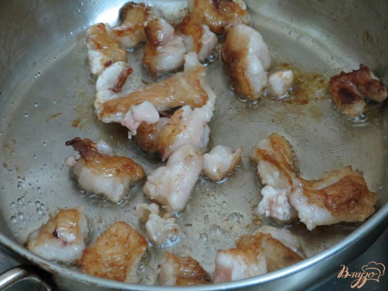 Фото приготовление рецепта: Свинина томлённая с овощами в горшочке шаг №3