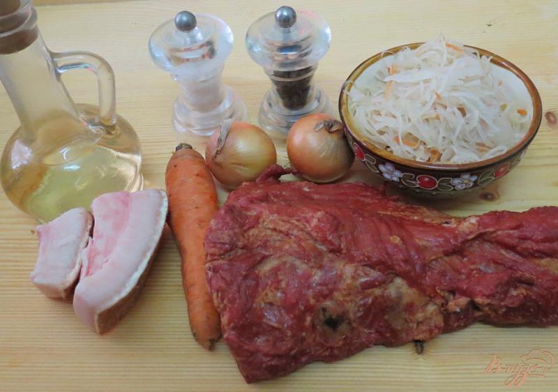 Фото приготовление рецепта: Квашеная капуста тушёная с копчёностями и сосисками шаг №1