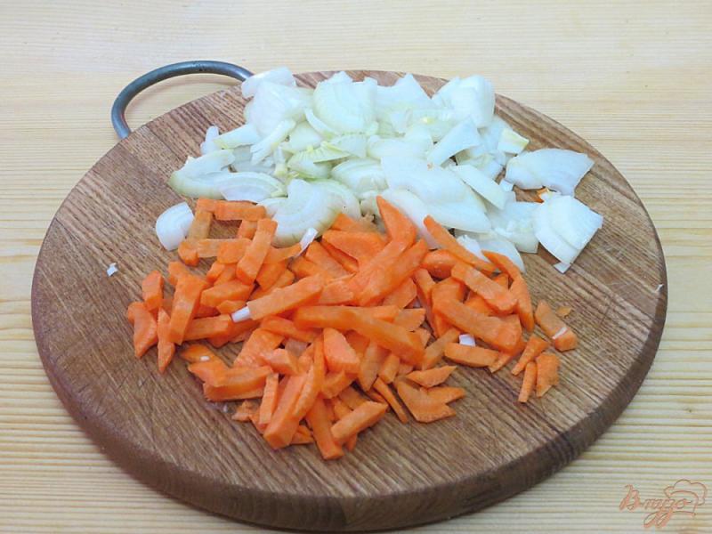 Фото приготовление рецепта: Квашеная капуста тушёная с копчёностями и сосисками шаг №3
