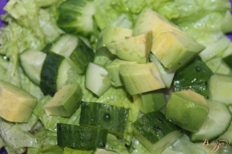 Фото приготовление рецепта: Фитнес салат с авокадо шаг №4