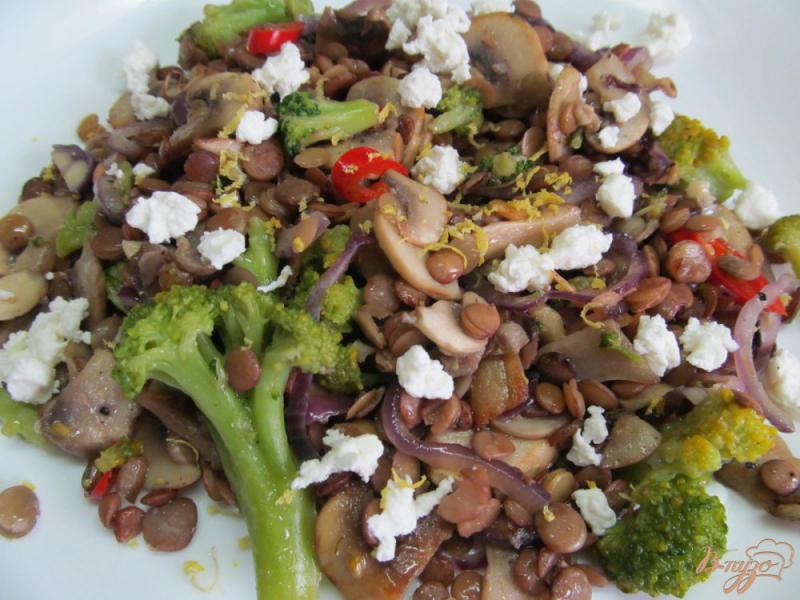 Фото приготовление рецепта: Салат с чечевицей и овощами шаг №6