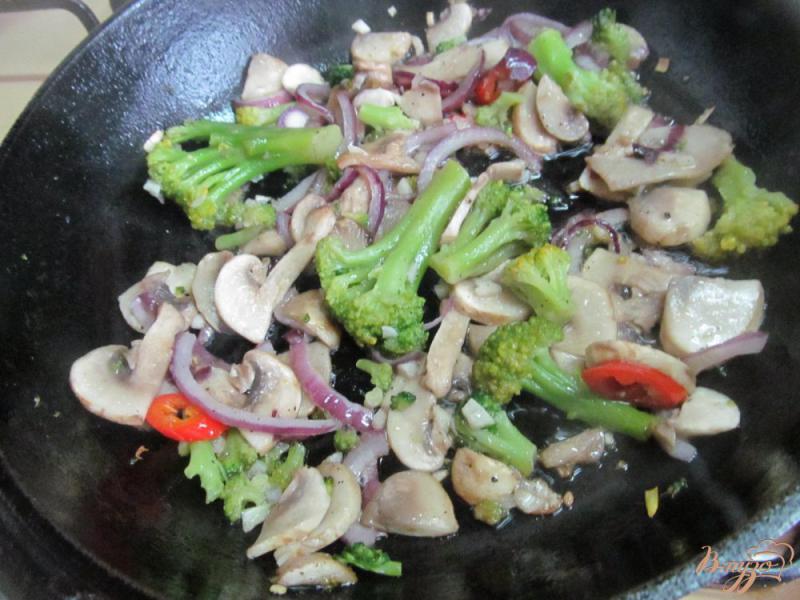 Фото приготовление рецепта: Салат с чечевицей и овощами шаг №3