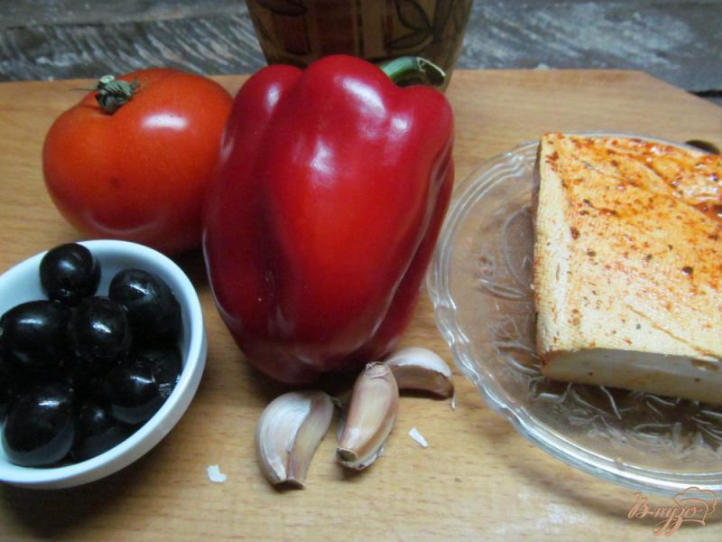Фото приготовление рецепта: Фаршированные перцы оливками и сыром тофу шаг №1