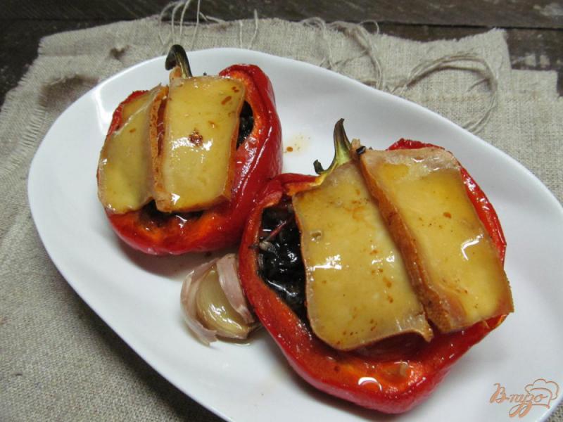 Фото приготовление рецепта: Фаршированные перцы оливками и сыром тофу шаг №7