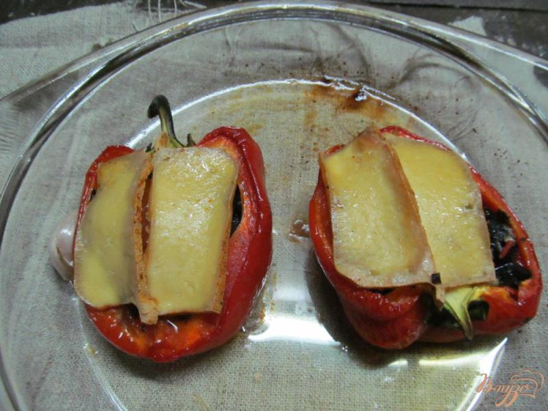 Фото приготовление рецепта: Фаршированные перцы оливками и сыром тофу шаг №6